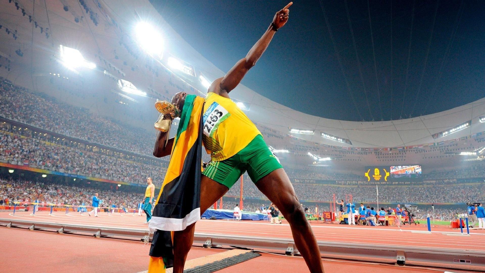 潘展乐破亚洲纪录 泳坛新星闪耀国际赛场