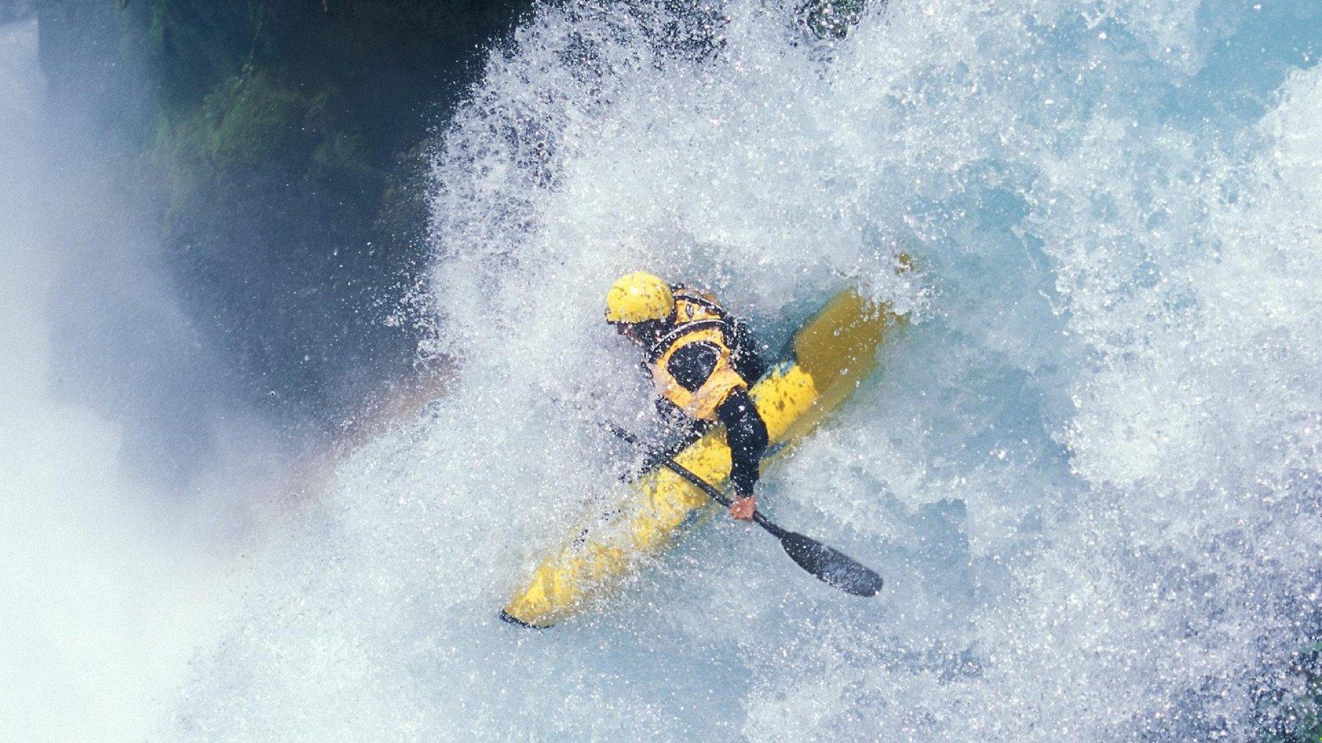 潘展乐勇夺世锦赛金牌 中国游泳新星闪耀国际赛场