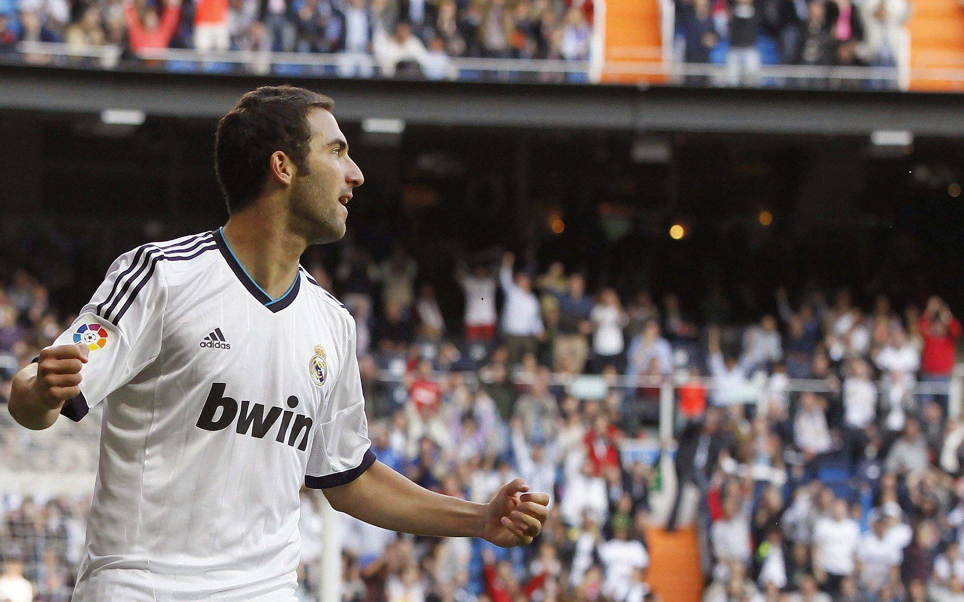 肢体语言专家解读萨拉赫微表情,下唇外撅细节揭示潜在焦虑与赛场压力