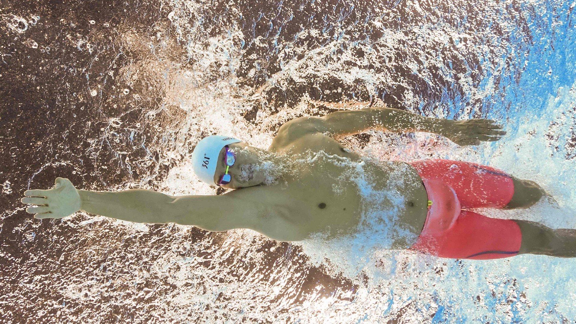 活久见!辽宁卫视闹乌龙 介绍巴斯配图竟是盖伊